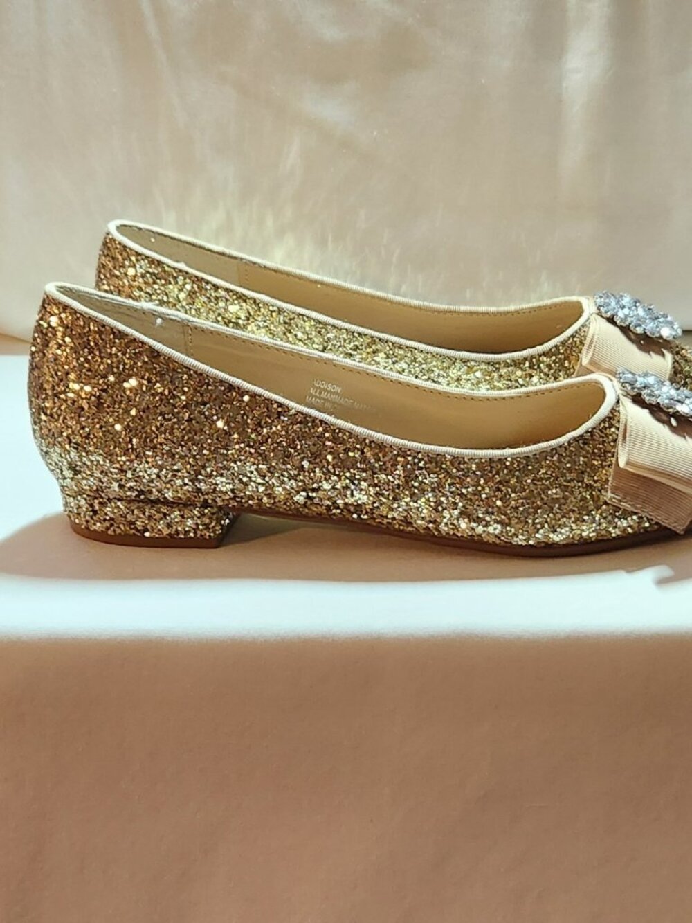 Crown & Ivy gold glitter low heels bow with brooch sz 6 NWOB - Picture 3 of 7
